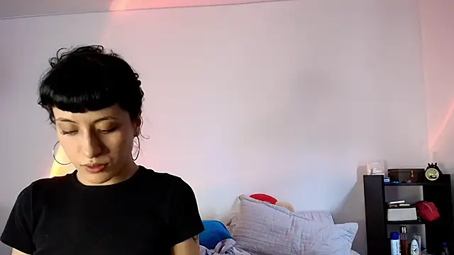 anika lowen02 online show from February 26, 2025, 3:30 pm