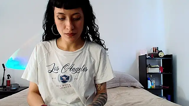 anika lowen02 online show from March 5, 2025, 5:29 pm