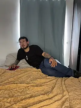 anika lowen02 online show from October 28, 2025, 7:16 pm