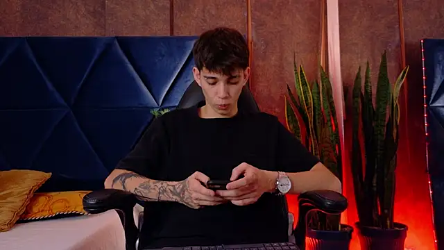 Lion Foster01 online show from December 13, 2025, 9:53 pm