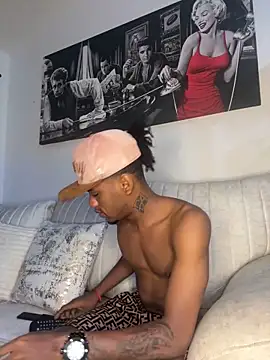 Snapshot of AaronCruz_ chatting on February 14, 2025, 4:37 am AaronCruz online show from February 14, 2025, 4:37 am