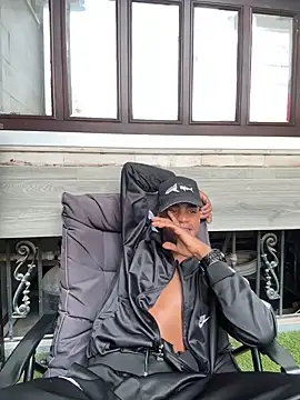 Snapshot of AaronCruz_ chatting on February 21, 2025, 7:32 pm AaronCruz online show from February 21, 2025, 7:32 pm