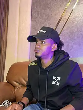 Snapshot of AaronCruz_ chatting on March 12, 2025, 7:38 pm AaronCruz online show from March 12, 2025, 7:38 pm