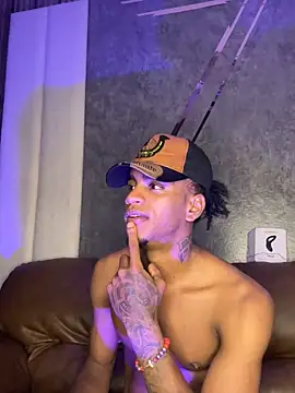 Snapshot of AaronCruz_ chatting on March 14, 2025, 1:37 am AaronCruz online show from March 14, 2025, 1:37 am