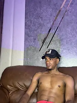 Snapshot of AaronCruz_ chatting on March 14, 2025, 8:28 pm AaronCruz online show from March 14, 2025, 8:28 pm