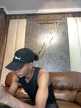 Snapshot of AaronCruz_ chatting on March 18, 2025, 7:10 pm AaronCruz online show from March 18, 2025, 7:10 pm