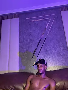 Snapshot of AaronCruz_ chatting on March 21, 2025, 2:07 am AaronCruz online show from March 21, 2025, 2:07 am