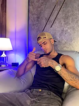 Snapshot of AaronCruz_ chatting on September 17, 2025, 1:02 pm AaronCruz online show from September 17, 2025, 1:02 pm