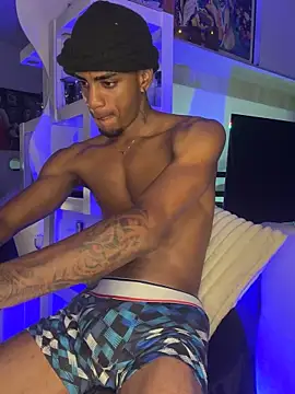 Snapshot of AaronCruz_ chatting on October 4, 2025, 3:48 am AaronCruz online show from October 4, 2025, 3:48 am