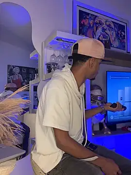 Snapshot of AaronCruz_ chatting on October 10, 2025, 6:01 am AaronCruz online show from October 10, 2025, 6:01 am