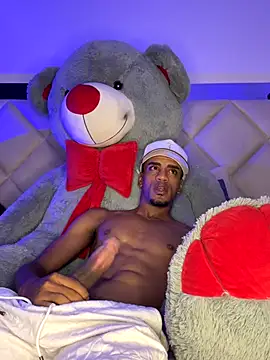 Snapshot of AaronCruz_ chatting on October 14, 2025, 4:46 am AaronCruz online show from October 14, 2025, 4:46 am