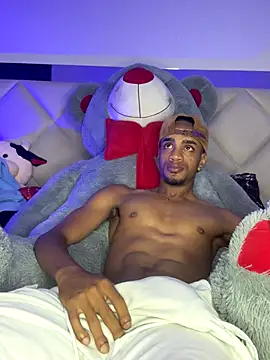 Snapshot of AaronCruz_ chatting on October 17, 2025, 4:26 am AaronCruz online show from October 17, 2025, 4:26 am