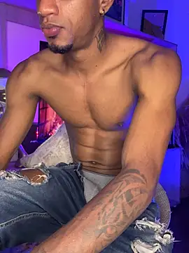 Snapshot of AaronCruz_ chatting on October 28, 2025, 5:33 am AaronCruz online show from October 28, 2025, 5:33 am