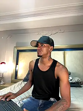 Snapshot of AaronCruz_ chatting on December 2, 2025, 9:21 pm AaronCruz online show from December 2, 2025, 9:21 pm