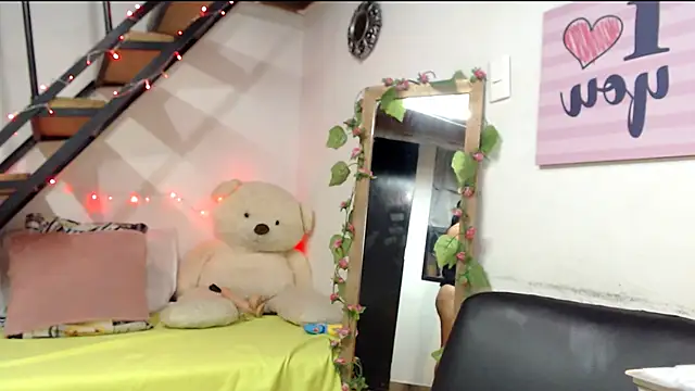 luna sky83 online show from December 30, 2024, 1:14 pm