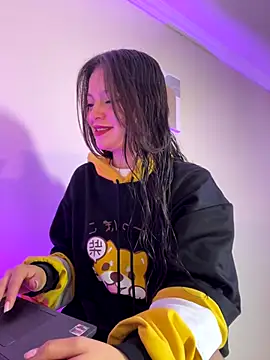 LucyEvans  online show from November 4, 2025, 10:58 am