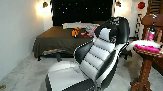 Snapshot of candy_hairy chatting on January 25, 2025, 6:12 am candy hairy online show from January 25, 2025, 6:12 am