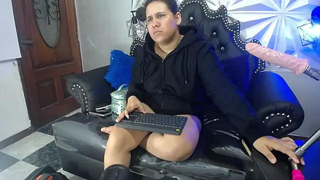 Snapshot of candy_hairy chatting on October 19, 2025, 3:29 am candy hairy online show from October 19, 2025, 3:29 am