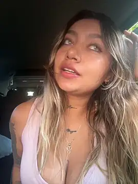 Snapshot of amanda-medrano1 chatting on December 15, 2025, 2:21 pm amanda-medrano1 online show from December 15, 2025, 2:21 pm