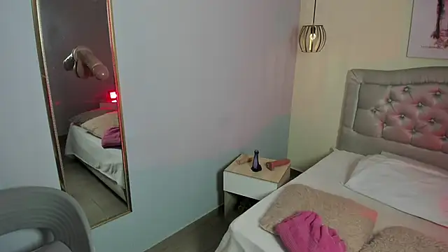 Snapshot of escarleth__ chatting on November 13, 2025, 12:59 pm escarleth online show from November 13, 2025, 12:59 pm