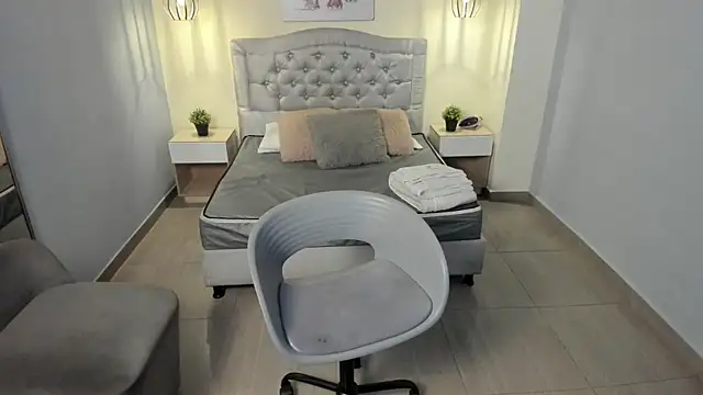 Snapshot of escarleth__ chatting on November 15, 2025, 12:45 pm escarleth online show from November 15, 2025, 12:45 pm