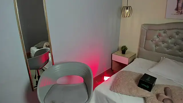 Snapshot of escarleth__ chatting on November 21, 2025, 12:37 pm escarleth online show from November 21, 2025, 12:37 pm