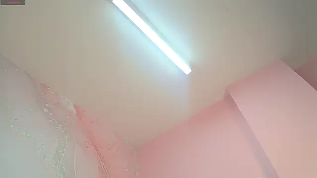 soyzarahtorres online show from March 14, 2025, 3:37 am