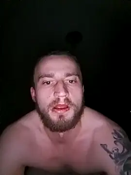 wariacik0024 online show from April 13, 2026, 11:21 pm