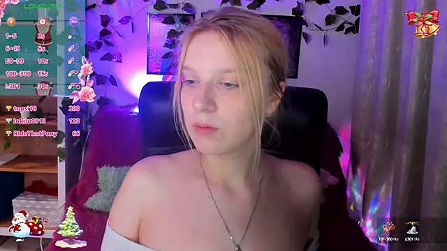 Snapshot of KarambaMoon chatting on December 10, 2024, 11:30 pm KarambaMoon online show from December 10, 2024, 11:30 pm