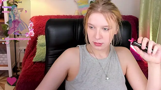 Snapshot of KarambaMoon chatting on January 19, 2025, 12:17 am KarambaMoon online show from January 19, 2025, 12:17 am