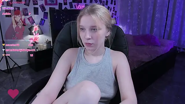 Snapshot of KarambaMoon chatting on February 8, 2025, 11:45 pm KarambaMoon online show from February 8, 2025, 11:45 pm