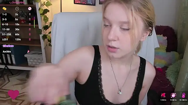 Snapshot of KarambaMoon chatting on March 7, 2025, 12:48 am KarambaMoon online show from March 7, 2025, 12:48 am