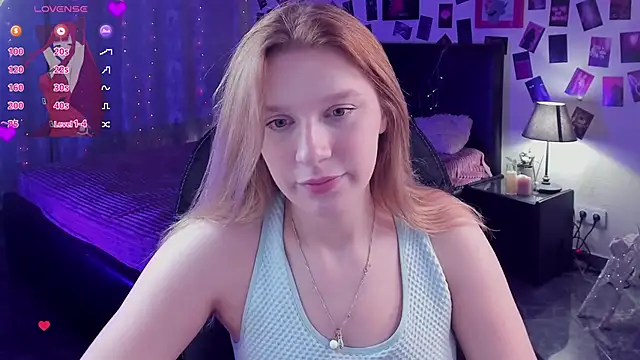 Snapshot of KarambaMoon chatting on October 12, 2025, 9:03 pm KarambaMoon online show from October 12, 2025, 9:03 pm