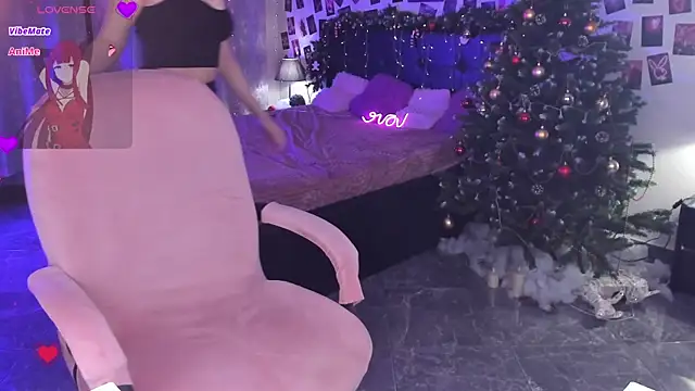 Snapshot of KarambaMoon chatting on December 15, 2025, 9:19 pm KarambaMoon online show from December 15, 2025, 9:19 pm