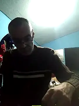 Snapshot of hugosafado333 chatting on December 21, 2024, 7:35 am hugosafado333 online show from December 21, 2024, 7:35 am