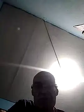 Snapshot of hugosafado333 chatting on February 2, 2025, 2:06 am hugosafado333 online show from February 2, 2025, 2:06 am