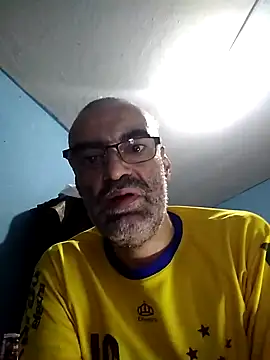 Snapshot of hugosafado333 chatting on February 14, 2025, 5:19 am hugosafado333 online show from February 14, 2025, 5:19 am