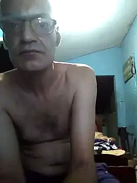 Snapshot of hugosafado333 chatting on February 23, 2025, 5:01 am hugosafado333 online show from February 23, 2025, 5:01 am