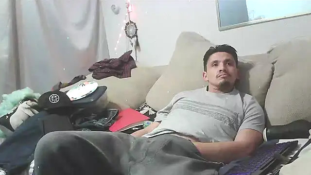 Snapshot of chill_wolf389 chatting on December 18, 2025, 8:42 am chill wolf389 online show from December 18, 2025, 8:42 am