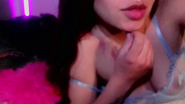 Emilyswan04 online show from March 14, 2025, 9:21 pm