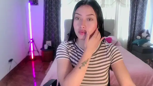 Emilyswan04 online show from March 21, 2025, 4:29 pm