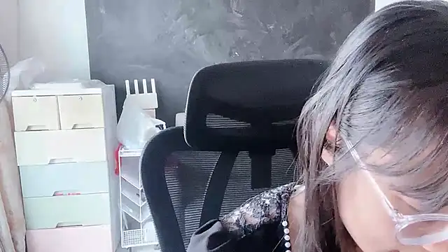 Honey-cici online show from November 26, 2025, 8:59 am