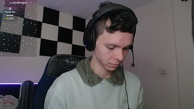 bryamado69 online show from November 14, 2025, 1:04 am