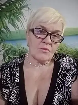 VioletSweet566 online show from December 3, 2024, 10:18 pm