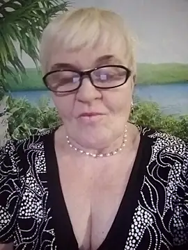 VioletSweet566 online show from February 5, 2025, 4:14 pm