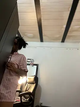 Laura fernandezII online show from January 25, 2025, 2:15 am