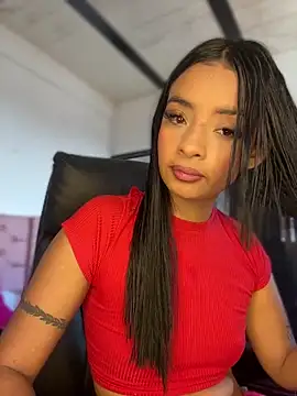 Laura fernandezII online show from February 6, 2025, 3:41 pm