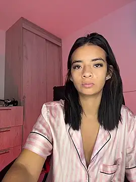 Snapshot of Laura_fernandezII chatting on April 18, 2026, 12:42 pm Laura fernandezII online show from April 18, 2026, 12:42 pm