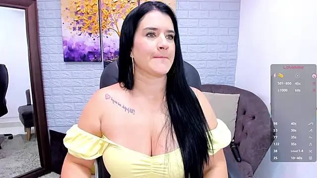 LenaRuiz  online show from May 29, 2026, 12:03 pm
