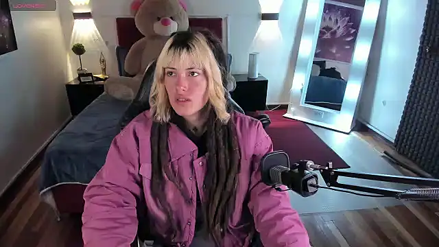 Snapshot of _sharlotte777 chatting on February 3, 2025, 3:17 pm sharlotte777 online show from February 3, 2025, 3:17 pm